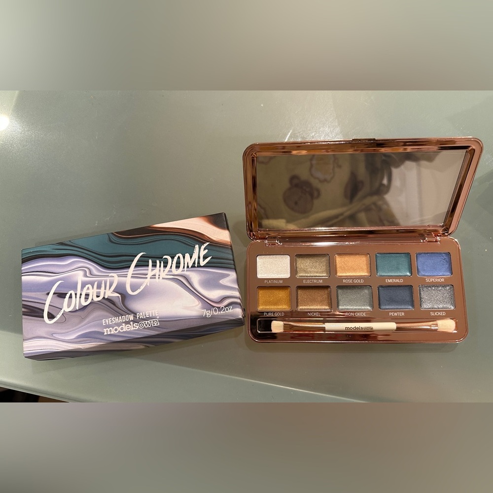 Modelsown colour Chrome Eyeshadow palette